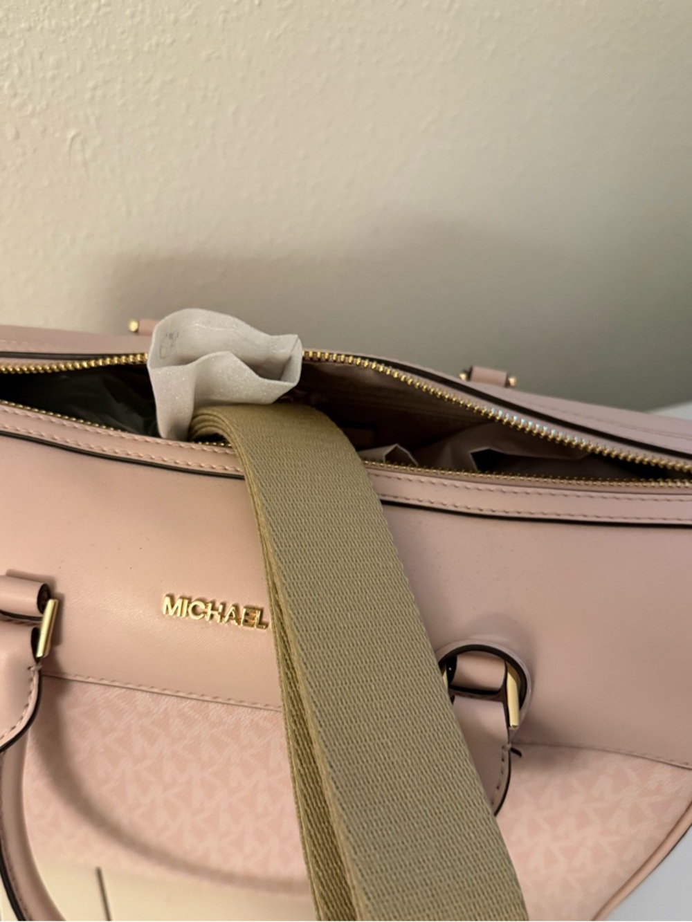 Michael Kors Purse | Jetset Travel Medium | Blush Pink - Picture 5 of 6